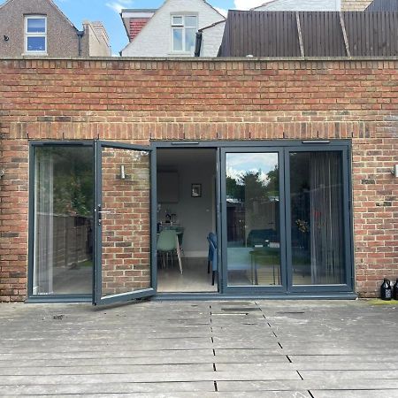 Appartement Wonderful 3 Bed Flat With Private Garden In Wimbledon - 1 The Queens à Londres Extérieur photo